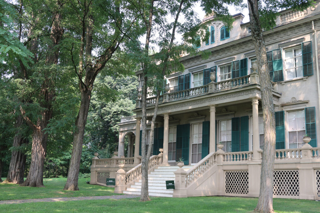 Federalist Hudson Valley mansion façade and lawn